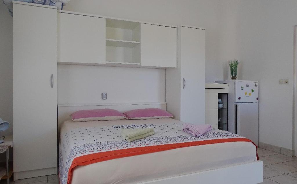 Studio Apartman I Mali Apartman Vir Eksteriør bilde